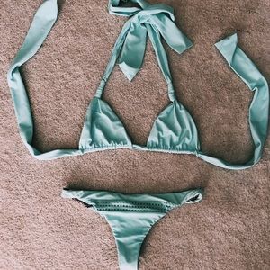 Acacia XL Plumeria Top & L Pavils Tidepool Bottoms